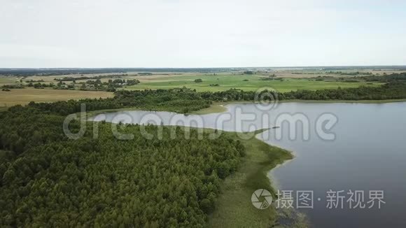 美丽的贝雷佐夫斯基湖景观.