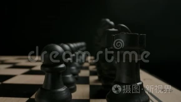 黑色棋子开始排位置准备游戏概念