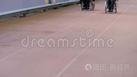 残疾人轮椅运动员参加比赛视频
