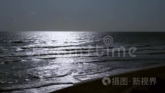 高角度海浪沙滩，欢迎