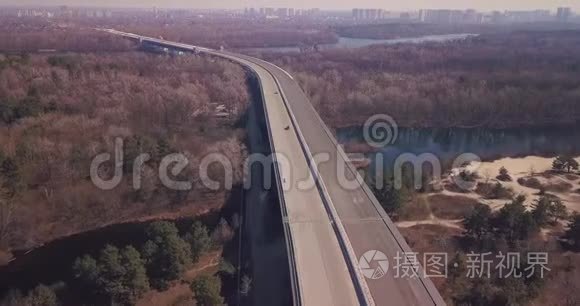 建造一条穿过乐托斯和河流的公路