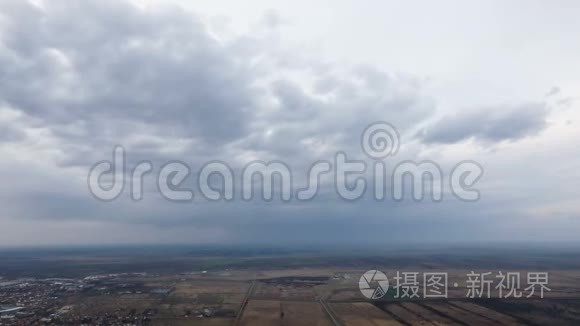 平原和农田上空云层的时代视频