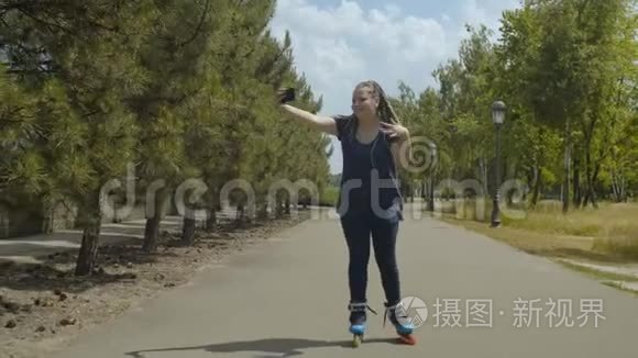 乘坐过程中的女子轮播视频视频