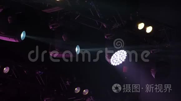 音乐会舞台背景上的灯光视频