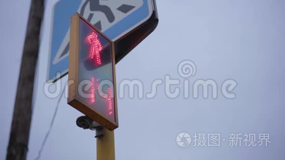 交通灯显示红灯和秒表视频