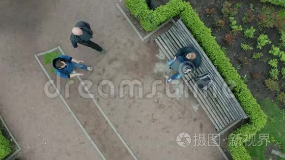 无人驾驶的盗贼肇事逃逸视频