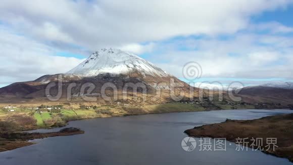 爱尔兰多尼加尔最高的山峰埃里加尔山的鸟瞰图