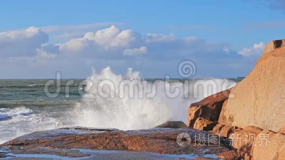 在拿撒勒海岸发生的海浪视频