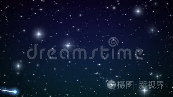 美丽的夜空中闪烁的星星构成的心。 心脏形状的微粒和火花。 高清1080