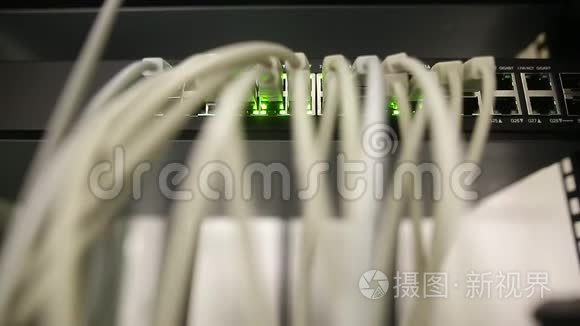 具有服务器高性能计算机运行流程IT概念的网络服务器机房