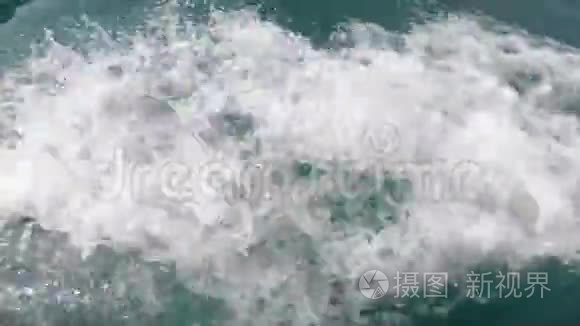 用快艇轨迹中的泡沫特写海浪视频