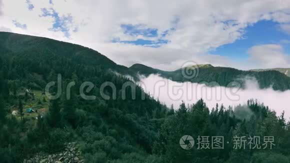 山中旅游营地鸟瞰图视频