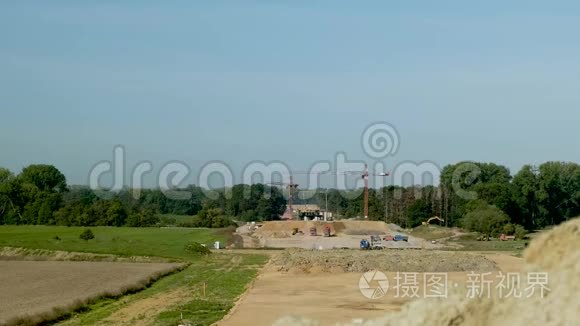 建造新的公路重型设备和起重机视频