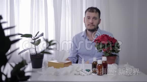 季节性流感，年轻的病人在坐的时候会有打喷嚏和打手帕的症状