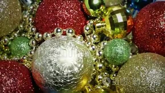 多种颜色的圣诞球旋转视频