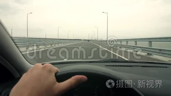 司机在高速公路上开车视频