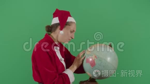 沮丧的女人圣诞老人在全球寻找视频