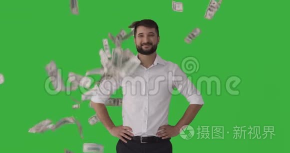 美元在绿屏上砸在商人身上视频