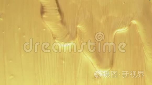 金色丙烯酸涂料流动视频