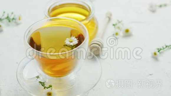 用卡莫米乐茶特写杯子视频