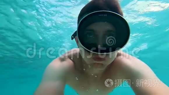 潜水面罩呼吸水下英雄视频