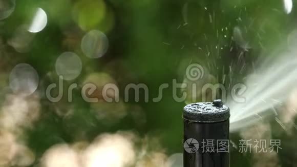 自动移动喷头喷水视频