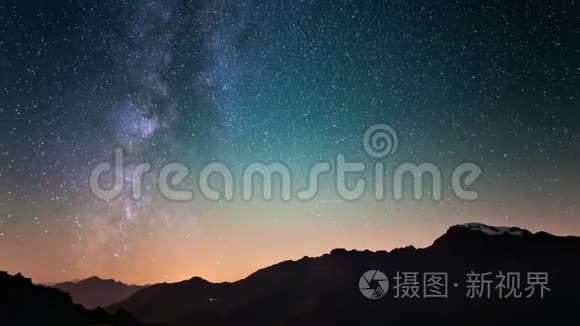 流星爆炸、流星雨和夜空中的星尘烟迹、银河的时间流逝以及阿尔普上空的星空