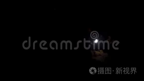 夜空中的满月，明月，夜空，云的运动