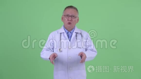 成熟的日本医生挥手示意视频