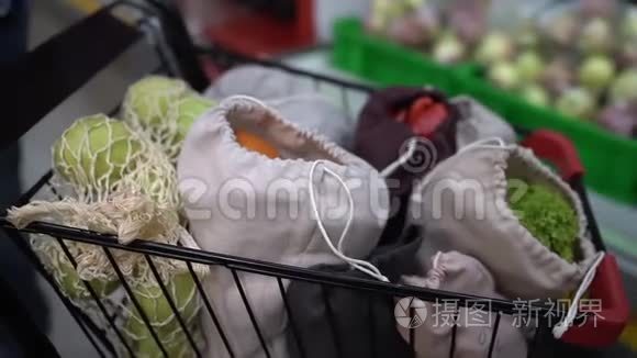 环保零废品袋内装有天然产品视频