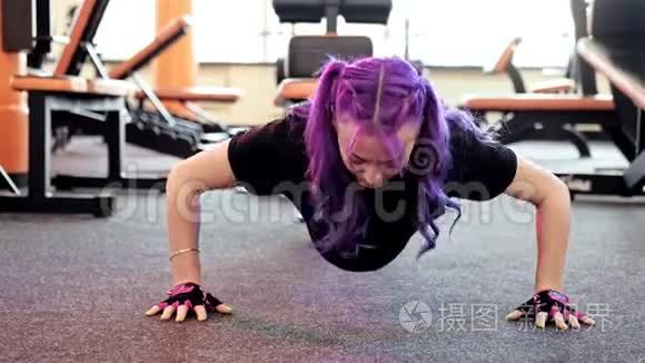 体操训练女性推动女性力量视频