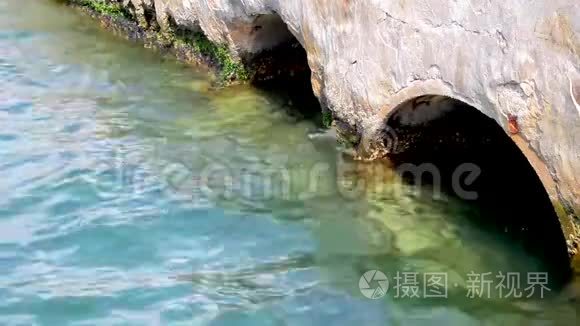 下水道建筑以海洋为终点视频