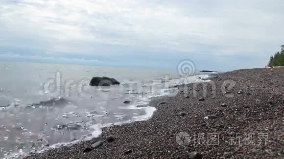 波浪在海岸线上视频