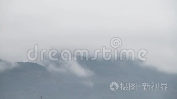山上的雾云视频