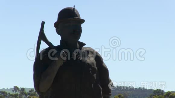 矿工的雕像视频