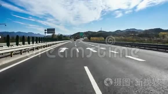 中国北京秋天在公路上开车视频