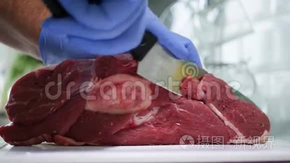 肉片中新鲜牛肉的切块配刀视频