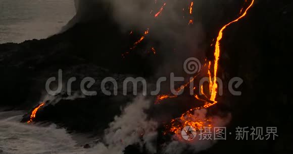 火山喷发熔岩流入夏威夷水域视频