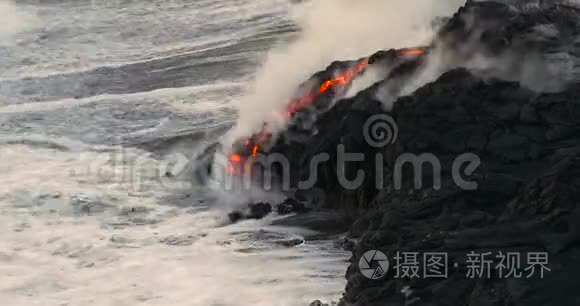 火山喷发熔岩流入夏威夷水域视频