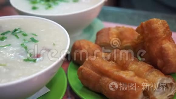 香港式炒面团及粥煮饭盘早餐视频