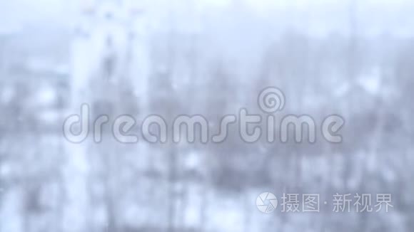 恶劣天气从窗户飞雪视频