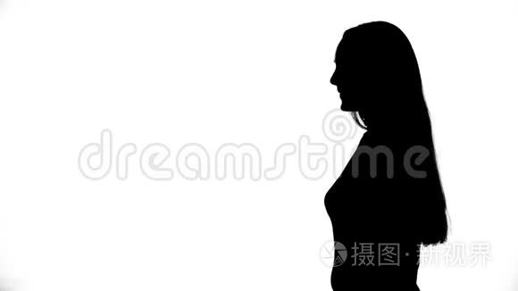 显示拇指的女人视频