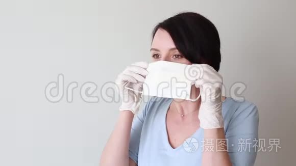 年轻女护士戴上口罩复制空间视频