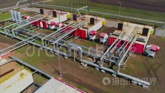拥有炼油厂综合天线的泵站视频