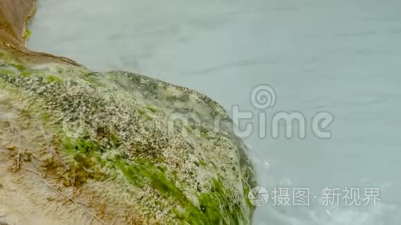 矿泉水小溪