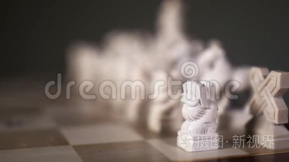 不寻常的东方白色棋子特写位置在开始游戏4K。