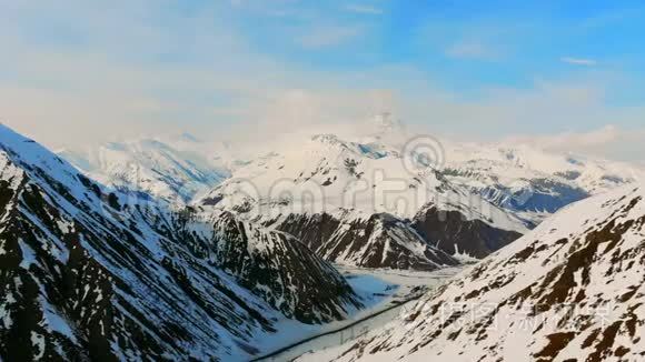 雪岩和蓝天尽收眼底视频