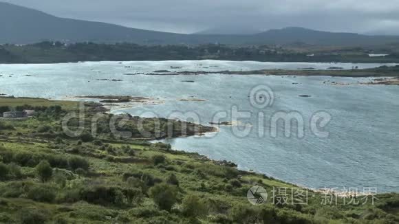 在近海的山地平原的家园