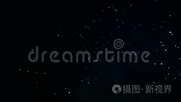 夜空中闪耀着绚丽的火焰视频