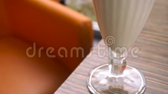 奶昔加桃和奶油视频的预览图